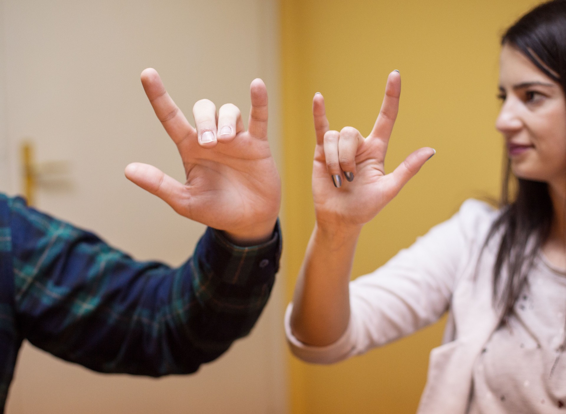 Learning sign language